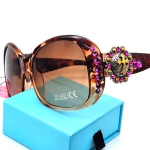 New NWT Blazzin Roxx tortoise Sunglases with cross